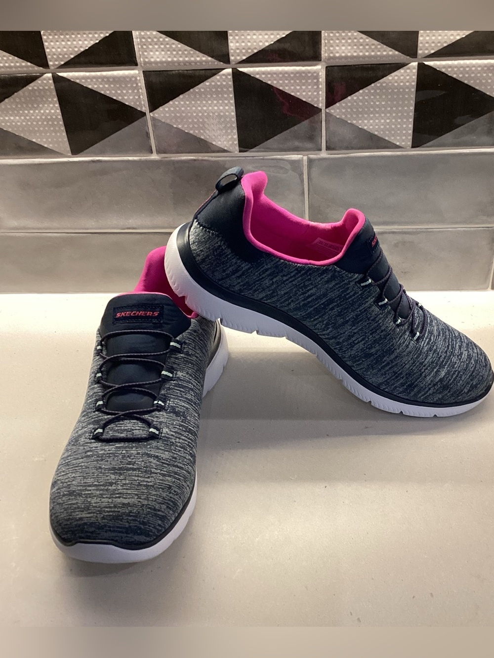 Skechers Slip-In sneakers with lacing in 9.5 WIDE. EUC- Like new.